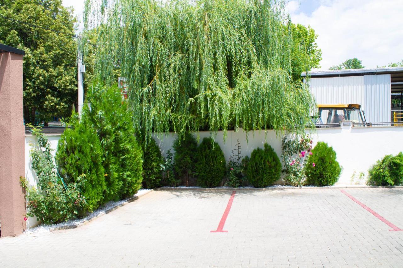 Hotel Living Suto Orizari المظهر الخارجي الصورة
