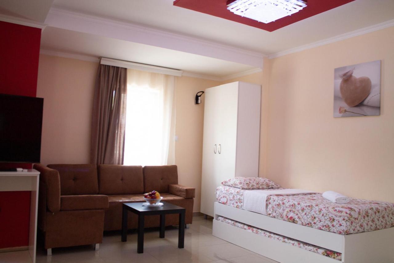 Hotel Living Suto Orizari المظهر الخارجي الصورة