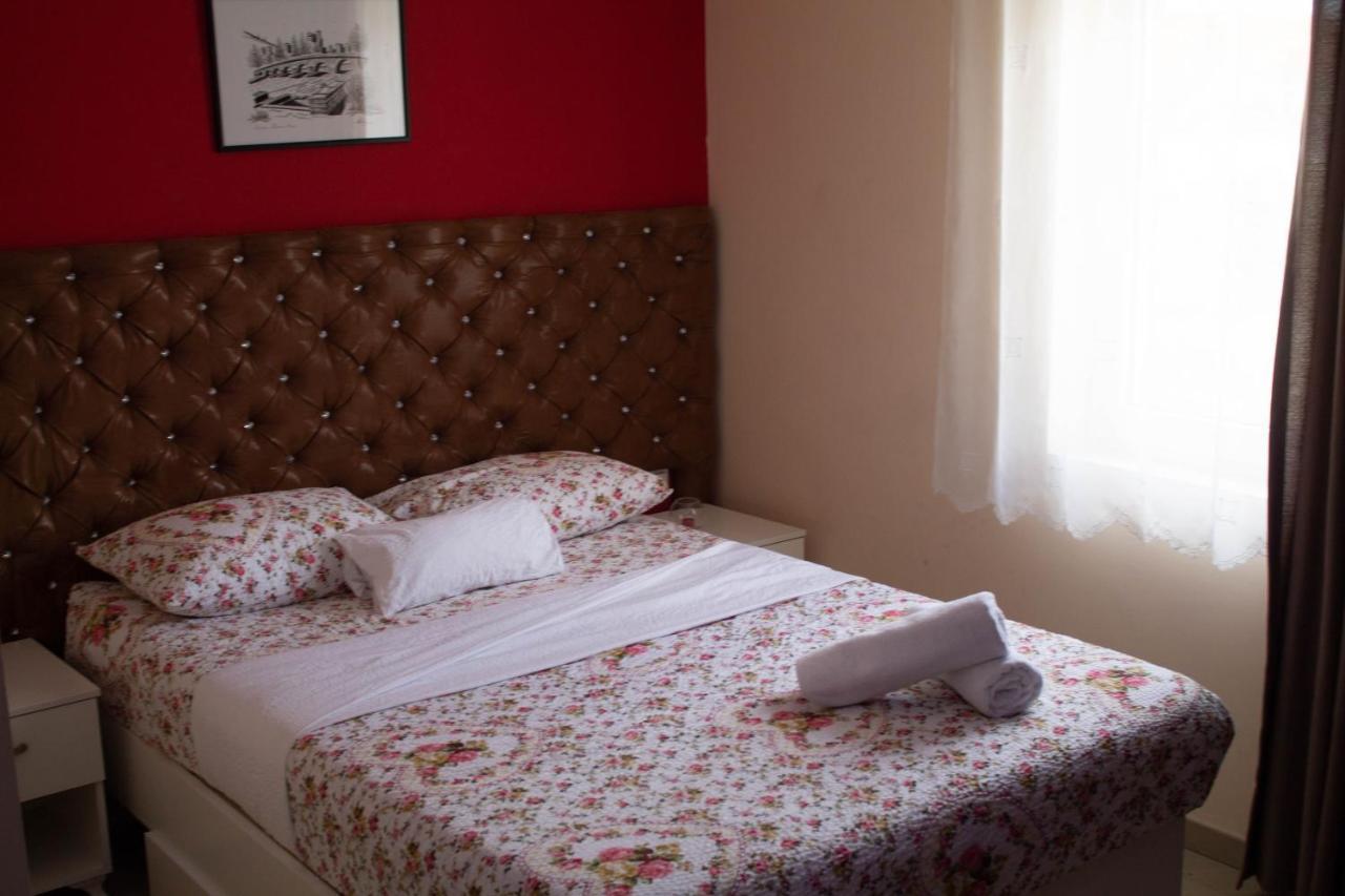 Hotel Living Suto Orizari المظهر الخارجي الصورة